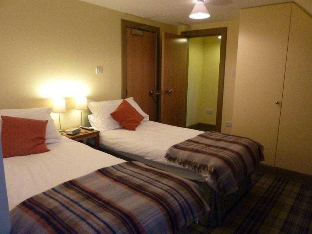 Moat House - Highland Club Apartment Fort Augustus Room photo